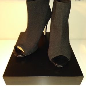 Fergalicious Peek a Boo Boot